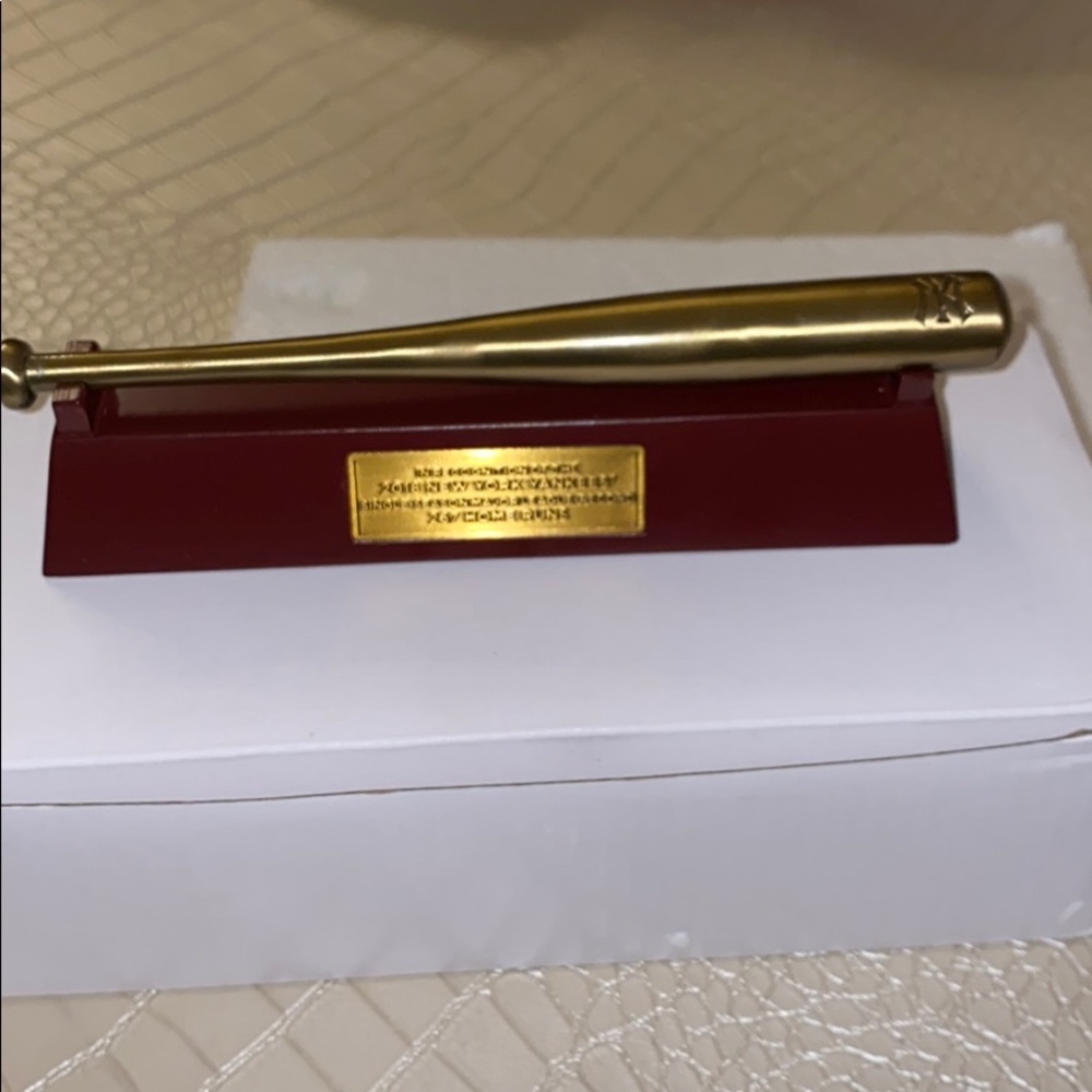 Ny Yankees  miniature bat with stand
